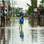 สุดเศร้า "น้ำท่วมเมืองคอน" คร่าชีวิตชาวบ้าน จมน้ำเสียชีวิต 2 ศพ