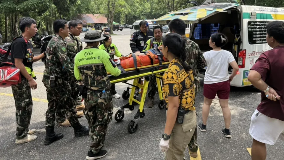 ดินสไลด์ "น้ำตกเหวนรก" เจ็บ 2 นักท่องเที่ยวฟิลิปปินส์ อุทยานฯ สั่งปิดพื้นที่ชั่วคราว