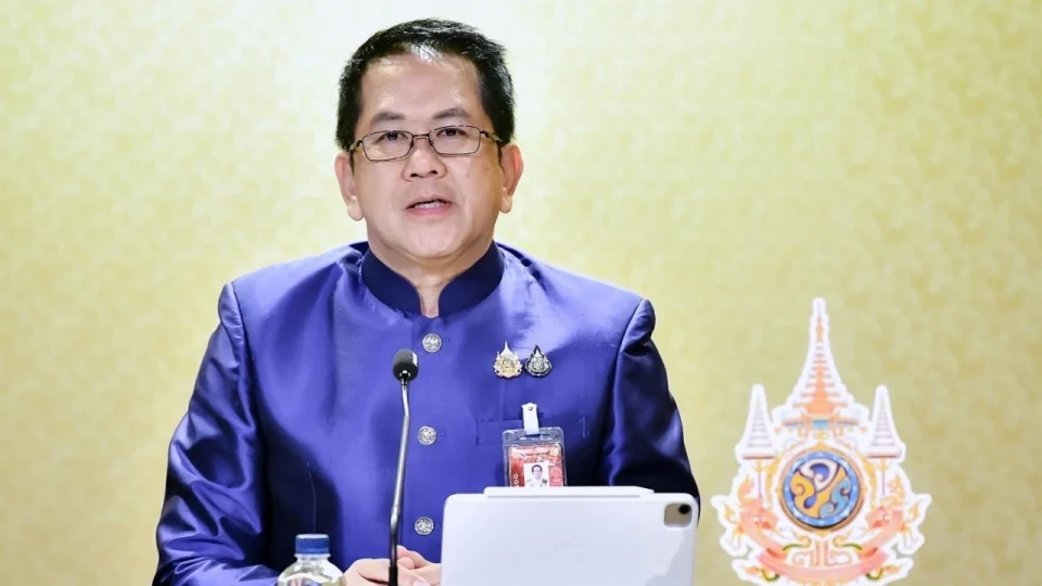 นายกฯ ลงพื้นที่บึงบอระเพ็ด ติดตามแก้ปัญหาน้ำท่วม-น้ำแล้ง พร้อมมอบสัญญาเช่าที่ดินให้ประชาชน