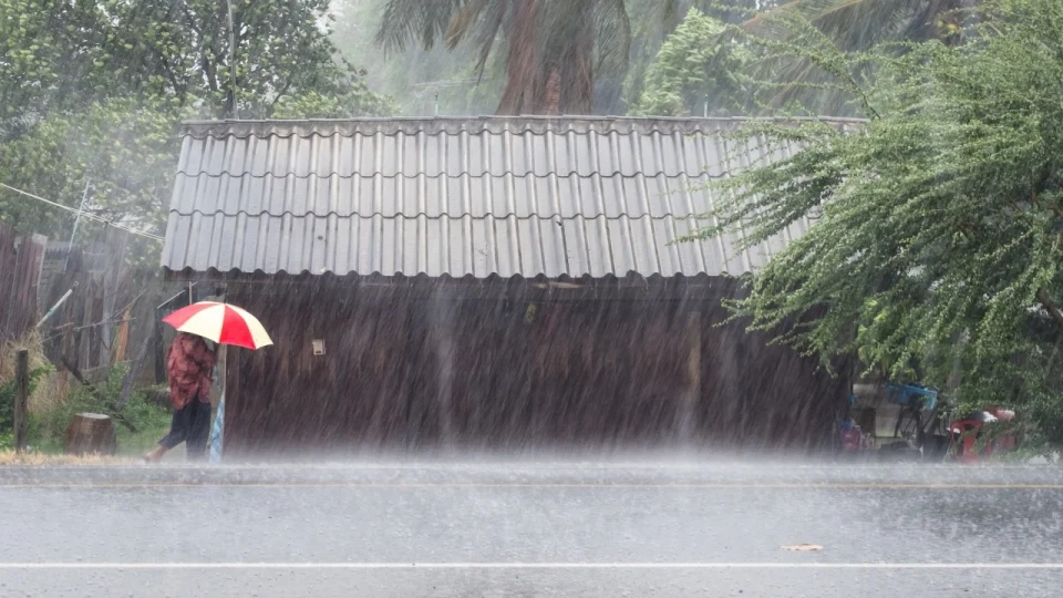 กรมอุตุนิยมวิทยาเตือนประชาชนในพื้นที่ดังกล่าวให้ระวังอันตรายจากฝนตกหนักและฝนที่ตกสะสม อาจทำให้เกิดน้ำท่วมฉับพลัน น้ำป่าไหลหลาก และน้ำล้นตลิ่ง โดยเฉพาะในพื้นที่ลาดเชิงเขาและพื้นที่ลุ่มที่ใกล้ทางน้ำไหลผ่าน